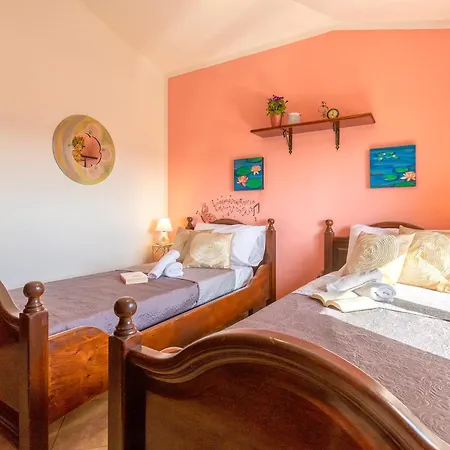Casa Clara In In The Nuraghe Of Santa Cadrina A Short Distance From The Beaches Uri