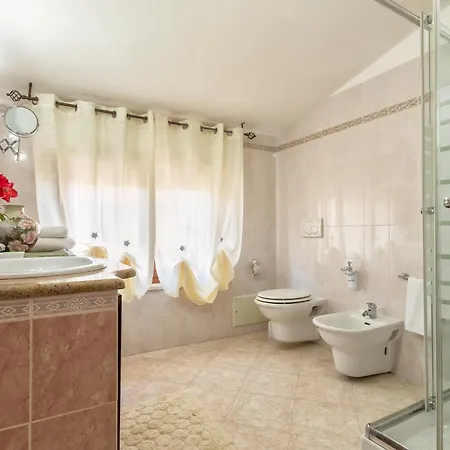 Casa Clara In In The Nuraghe Of Santa Cadrina A Short Distance From The Beaches Uri