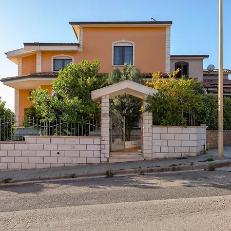 Appartement Casa Clara In In The Nuraghe Of Santa Cadrina A Short Distance From The Beaches Uri