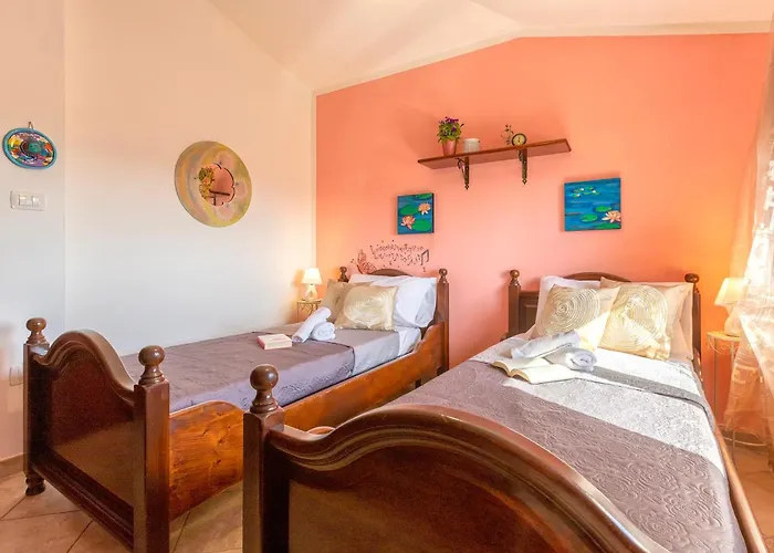 Casa Clara In In The Nuraghe Of Santa Cadrina A Short Distance From The Beaches Uri