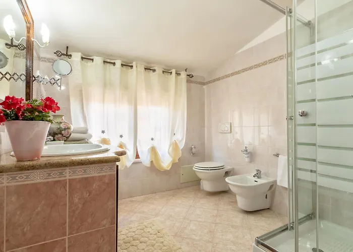 Casa Clara In In The Nuraghe Of Santa Cadrina A Short Distance From The Beaches Uri